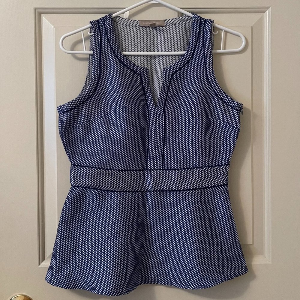 Like New BANANA REPUBLIC Patterned Top Size 6 Petite